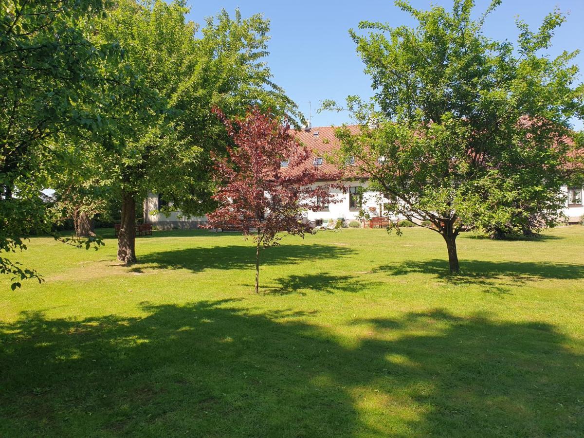 Folwark Goscino-Dwor Bed & Breakfast Bagian luar foto