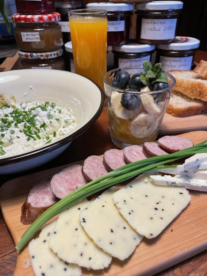 Folwark Goscino-Dwor Bed & Breakfast Bagian luar foto
